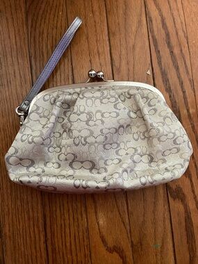 Vintage Coach Y2K Era Cream and Metallic Gray Optic Signature Kiss-Lock Clutch